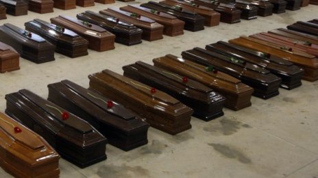 Подновиха търсенето на тела на имигрантите, загинали край Лампедуза