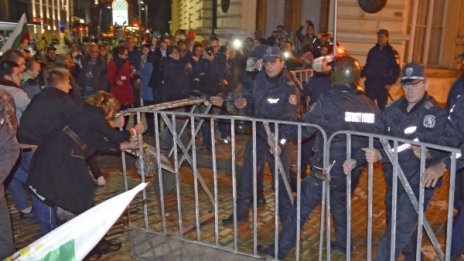 Армейският стил на управление в МВР - стрес за служителите