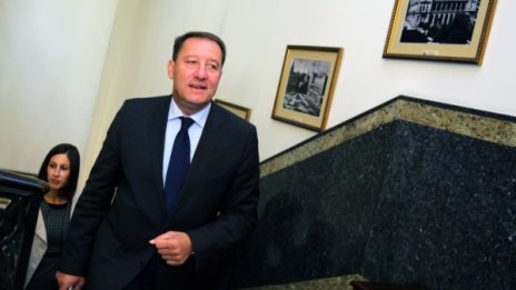 Спирането на свободния прием във ВМА - краен вариант