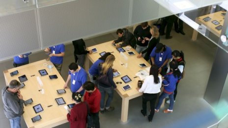 Модна шефка поема Apple Stores
