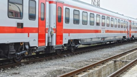 Увеличават влаковете, спират и на повече гари 