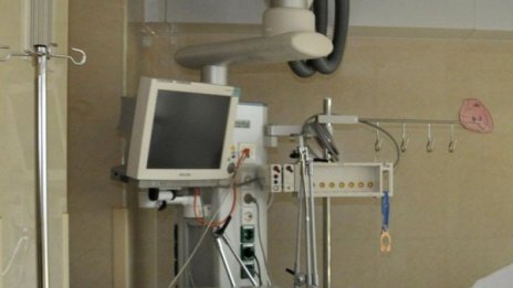 Шестокласничка падна от дърво в двора на училище