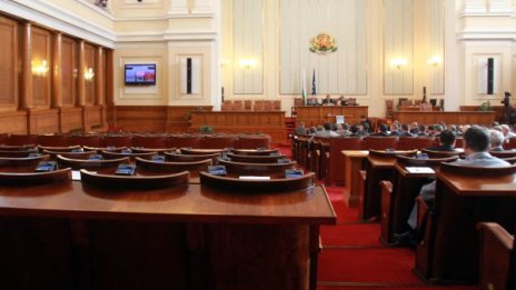 Точка по точка - половин час спор в НС за дневния ред 