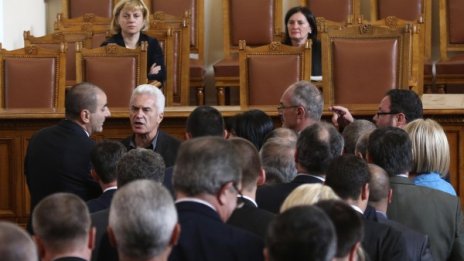 "Атака" се опита да предизвика бой в НС, скочи Цветанов 