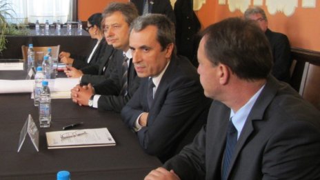 Орешарски обеща помощ за решаване проблемите на общините