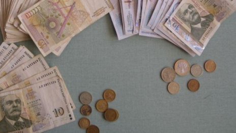 Мъж измами бургаска баба с 3000 лв.