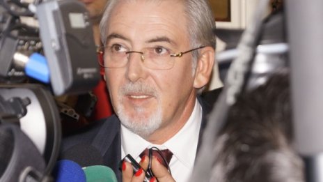 Пеевски ако си тръгне, олигархията отива ли си, пита Местан