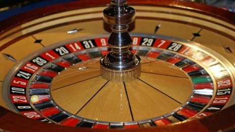 Затварят игрални зали заради изискването за брой ротативки