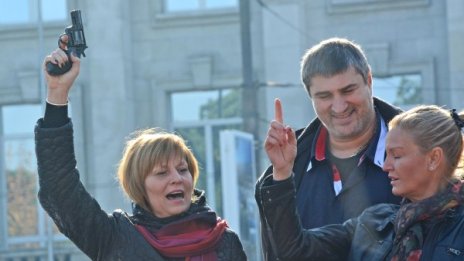 Социализираме сирийските бежанци с... ракети за тенис