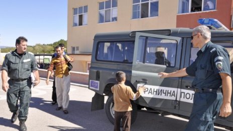 29 хванати сирийци за денонощие по границите ни
