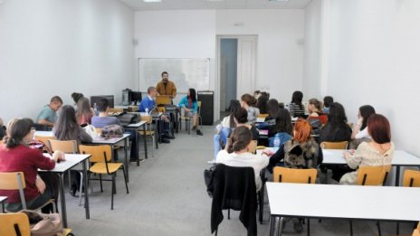 Студенти окупираха и зала в журналистическия факултет