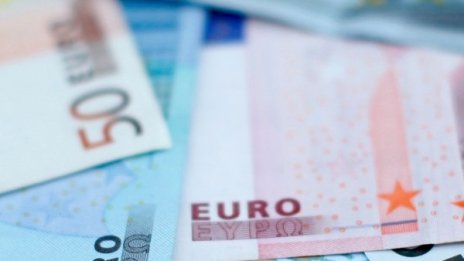 Бургазлийка даде 6500 евро на измамник 