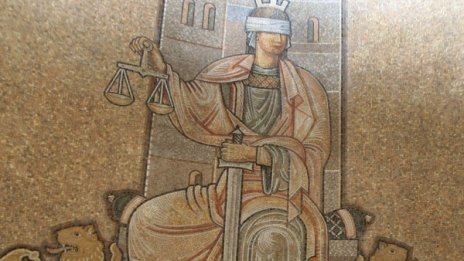 Задържаха българин, издирван от властите в Италия