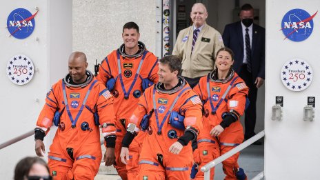 НАСА с мисия до Луната от 53 години насам: "Артемис 2" е готова за старт НА ЖИВО