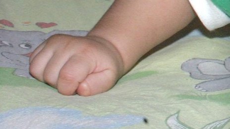 История за бебе, крито в багажник, потресе Франция