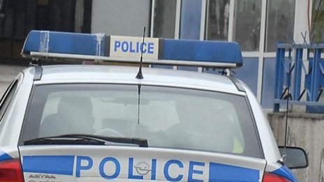 Издирван се измъкна от два автопатрула и катастрофира 