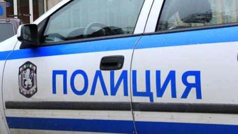 Полицаи спряха саморазправа между два клана в Долна баня