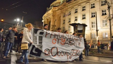 Студенти протестират пред СУ, стотина - пред МС