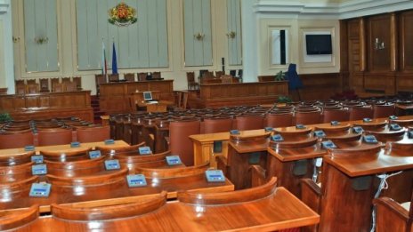 Депутатите да са без заплати при 3 отсъствия, искат от "Атака"