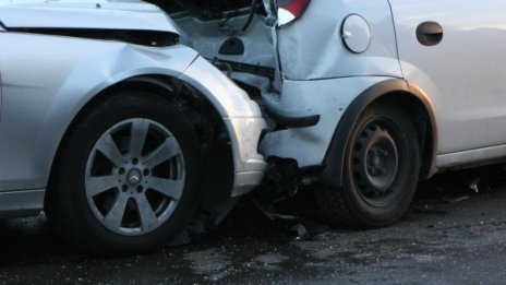 Коли пъплят по "Цариградско". Причината – верижни ПТП-та