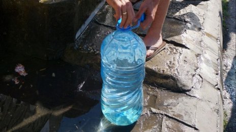 Спират водата в три квартала на Нови Искър