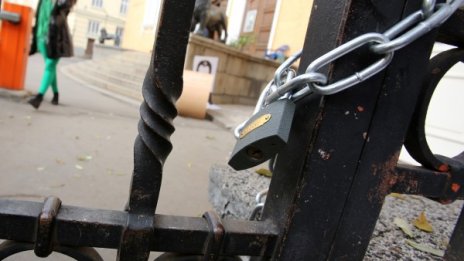 Окупацията прелива в "активна блокада" на НС