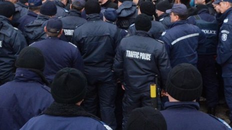 Полицаи не са правели проверки в Журналистическия факултет