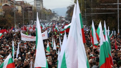 Без произшествия са минали митингите и мачът