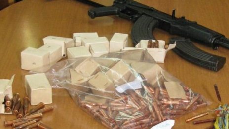 Оръжие и дрога иззето от къща в Монтана