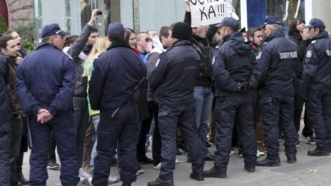 Общинари скочиха срещу "полицейския режим" в София