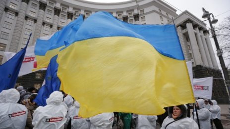 Хиляди студенти в Украйна на протест