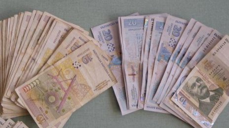 Маскирани с джип ограбиха агрофирма 