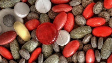 Вземаме си хапчетата от аптеката с код