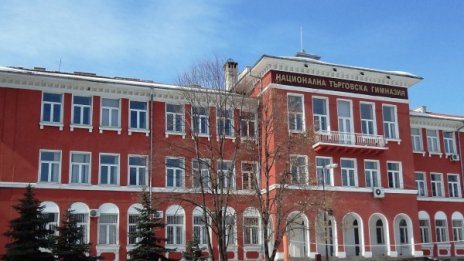 "Бомба" затвори Търговската гимназия в Пловдив