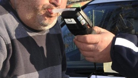 Хванаха пиян шофьор на бус, возил трима в Дряново