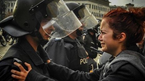 Ранобудните пред НС:  Млатим, влачим, ритаме (МВР)