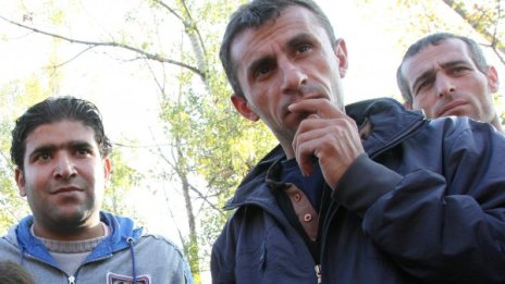 Имигранти в Ковачевци говориха безплатно с близките си по телефон