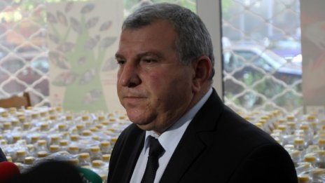 Готвят ограничения за ползване на земята от чужденци