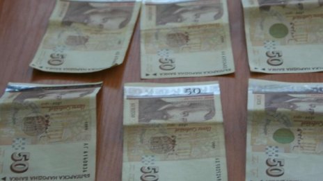 Дядо даде 2000 лева за "операция" на дъщеря си