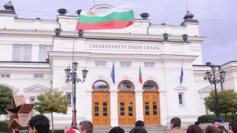 БСП води на ГЕРБ с 4%, 24 на сто търсят за кого да гласуват 