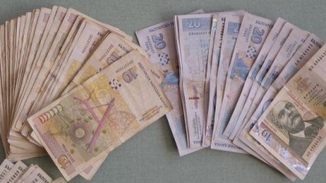 Задържаха двама в Разград за финансови измами