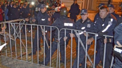 "Родина" и "Москва" - подслон за полицаи, пазили протести