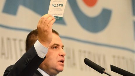 Цветанов може да измести Борисов, заяви Мирослав Найденов
