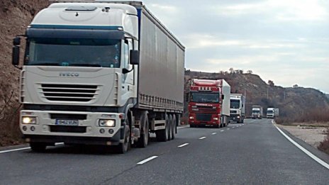 Спират камионите над 10 т по празниците 