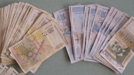 Парите на държавните дружества вече в различни банки