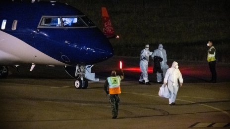 Пътниците от кораба с хантавирус са си у дома: Каква е опасността от пандемия?