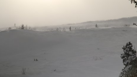 В планините е мъгливо, над 1800 м вали сняг