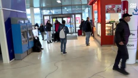 В часовете преди Коледа: Пълни влакове и автобуси от София