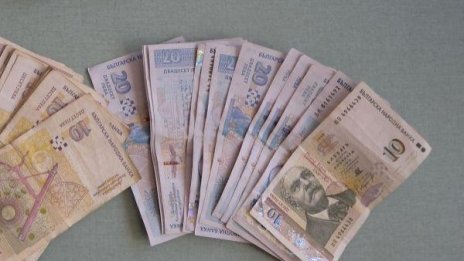 Две жени и мъж пипнати за измама от 11 500 лв.