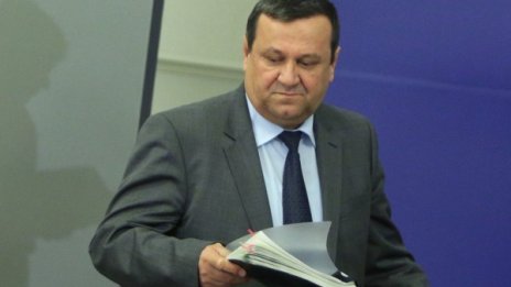 Адемов отменил „ледниковия период“ в социалната политика 